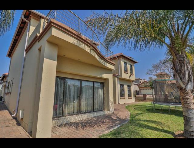 4 BEDROOM HOUSE FOR SALE IN BLUE VALLEY GOLF ESTATE